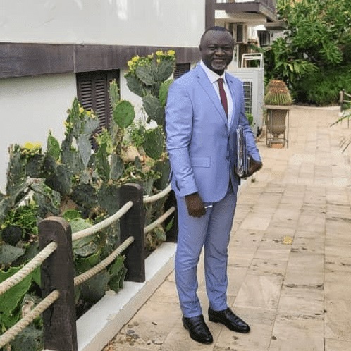 JEHU NDOUMI PDG DE YUNUS-CAMPOST DECORE EN FRANCE DANS LA VILLE DE BOIGNY BESANCON