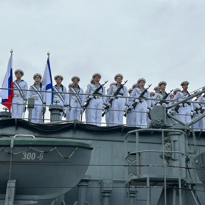 Un bâtiment de guerre russe a stationné plusieurs jours au port de Douala