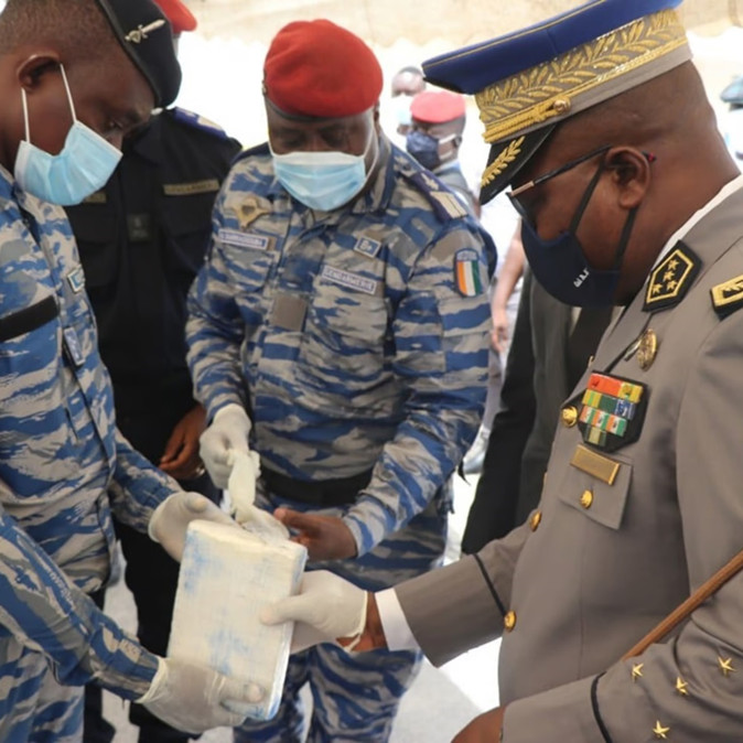 11 gendarmes jugés pour détournement de 200 kg de cocaïne au port d'Abidjan