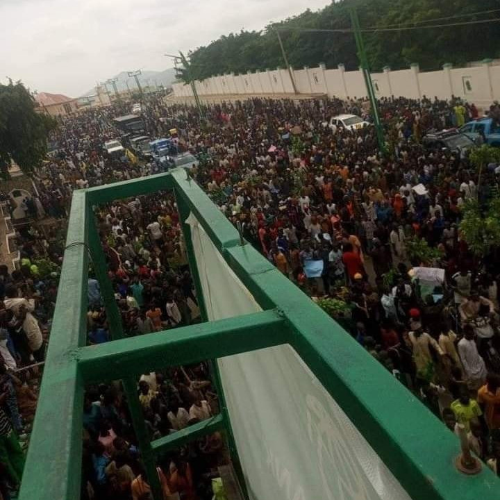Nigeria : Manifestations massives contre la mauvaise gouvernance, contraste avec le Cameroun