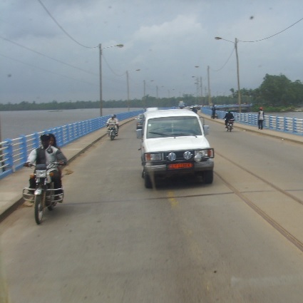 L’ancien pont sur le Wouri à Douala est un mouroir à ciel ouvert.