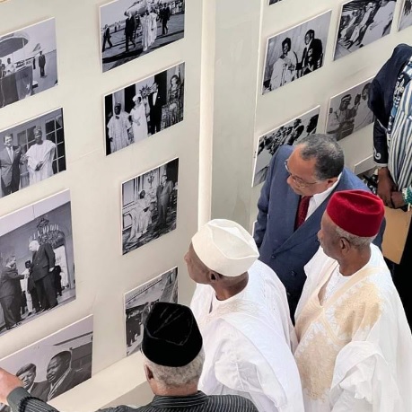 HOMMAGE DE SHANDA TONME A LA FONDATION SOLOMON TANDENG MUNA