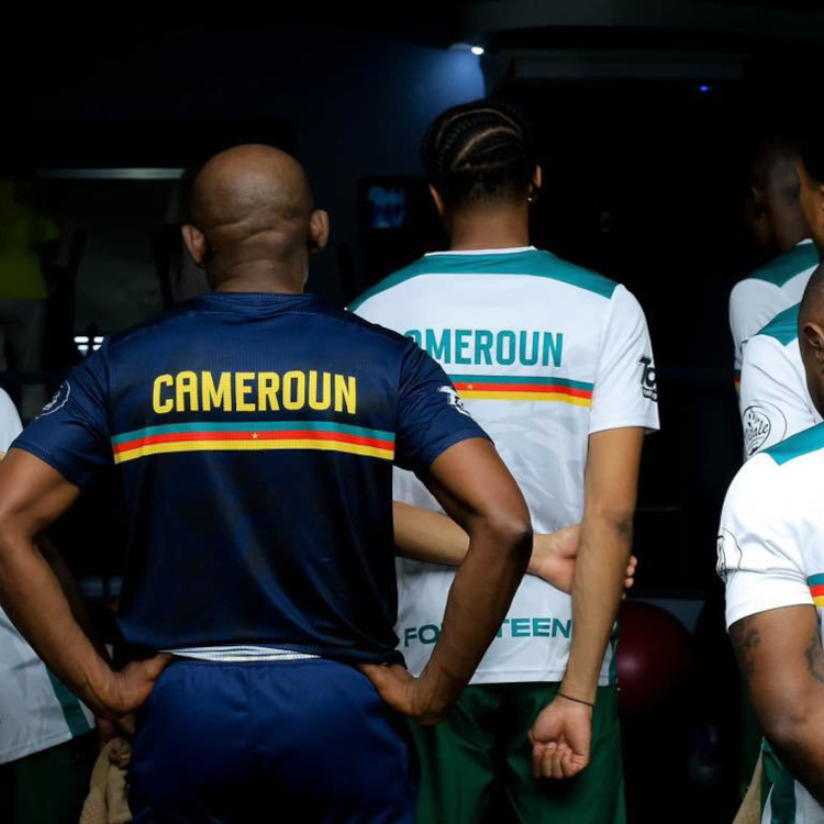 Les Lions Indomptables adoptent le maillot d’entraînement FOURTEEN, nouvel équipementier du Cameroun