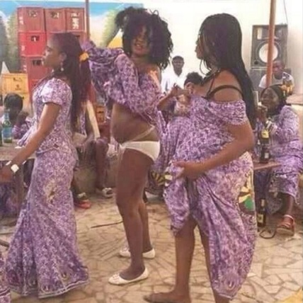 Ces femmes qui soulèvent leur robe tous les 8 mars au Cameroun