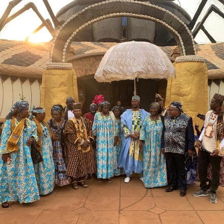 Musée des rois Njoya : le roi Nabil présente le joyau patrimonial à l’Ong Wocotomadi