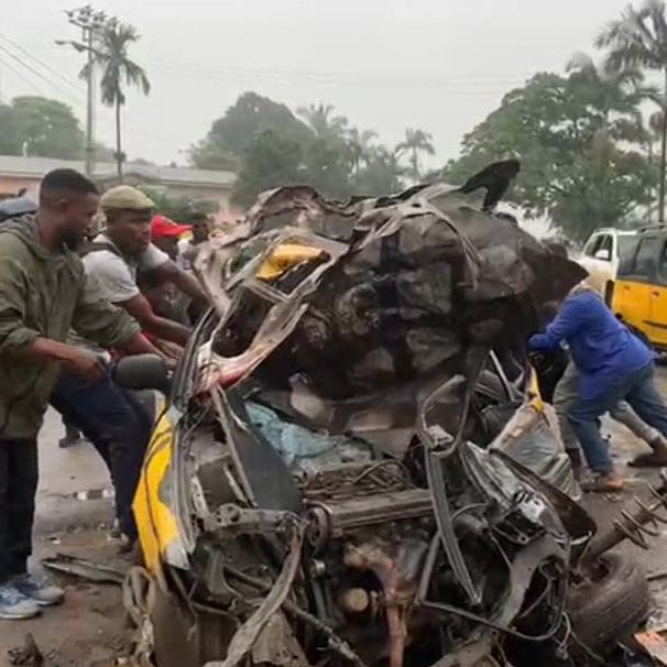 Tragique accident de la route à Buea : 2 morts dans une collision entre un camion et un taxi