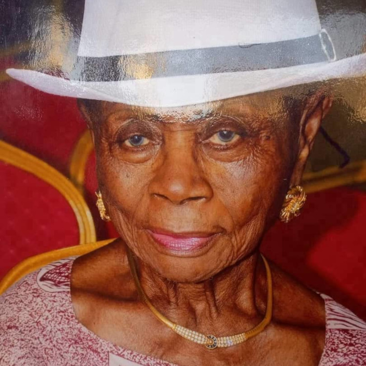 Hommage à Madame ETEKI MBOUMOUA : Première Pharmacienne et Pionnière au Cameroun