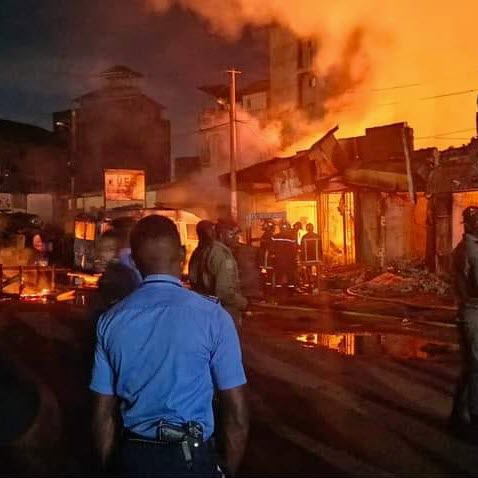 Incendie dévastateur au Camp Yabassi : 15 boutiques ravagées après un retour d'électricité brutal