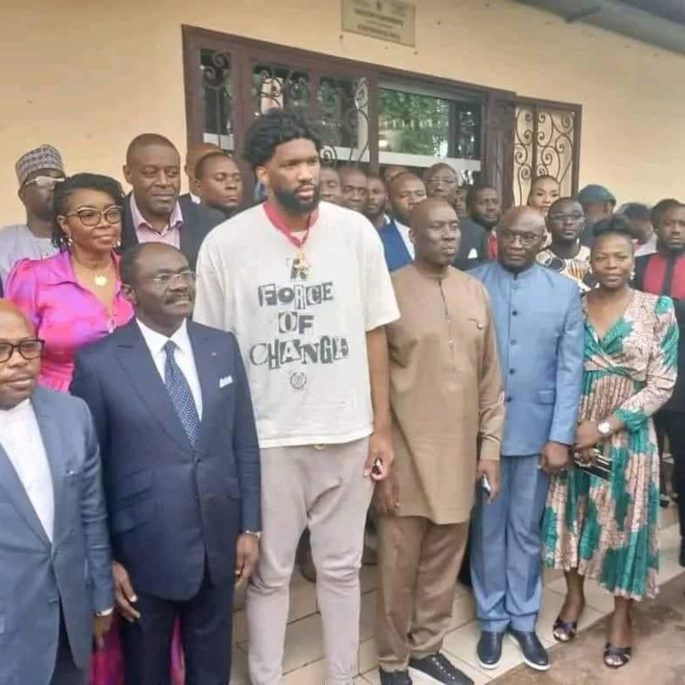 Joël Embiid défie le gouvernement camerounais : Un message fort lors de sa décoration olympique