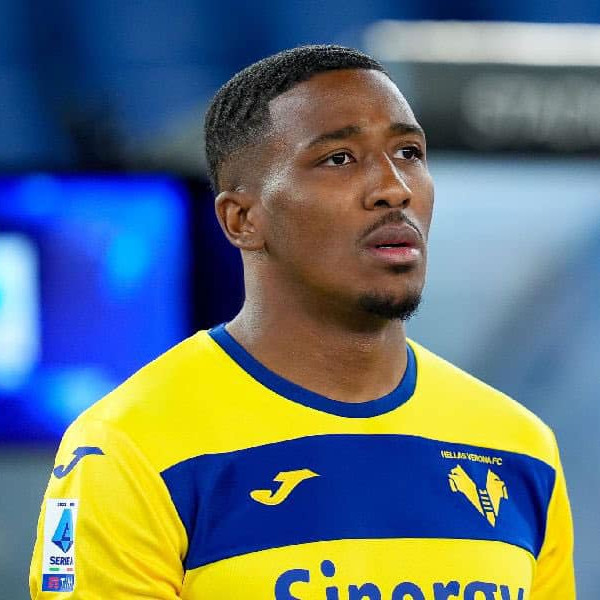 OM en discussions avec Hellas Vérone pour le défenseur camerounais Jackson Tchatchoua