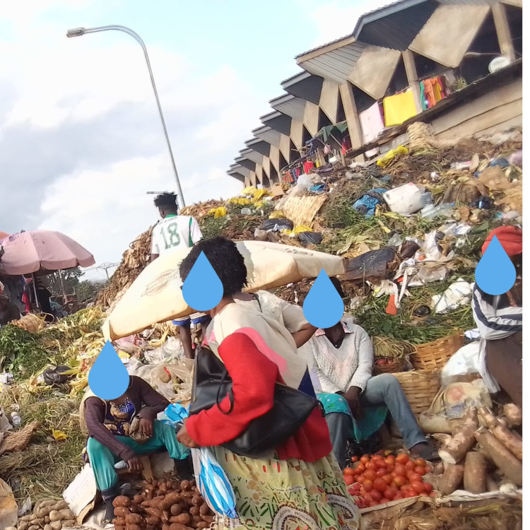 Marché Etoudi : Une poubelle géante menace la santé publique à deux pas de la Présidence